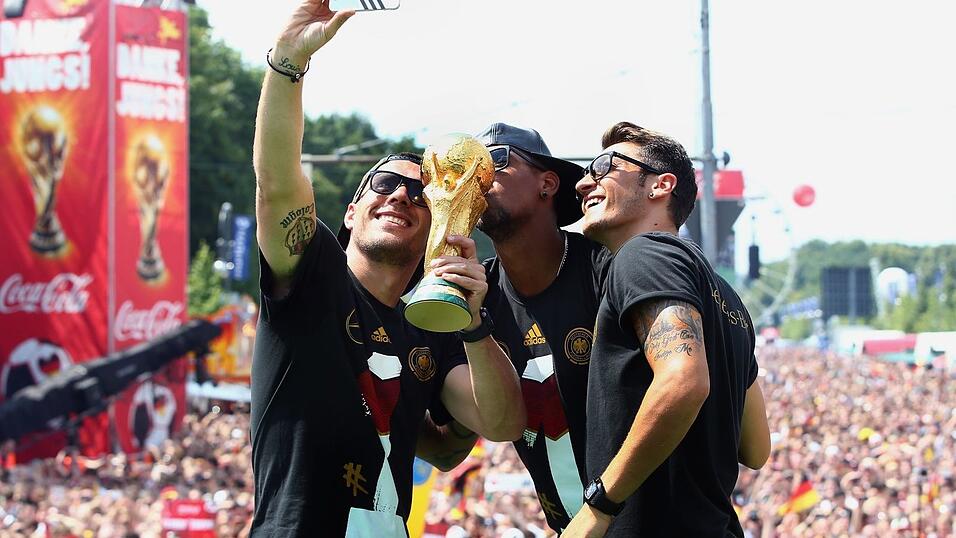 Weltmeister: 2014 feierte Jérôme Boateng (M.) seinen größten Triumph. (Archivbild)