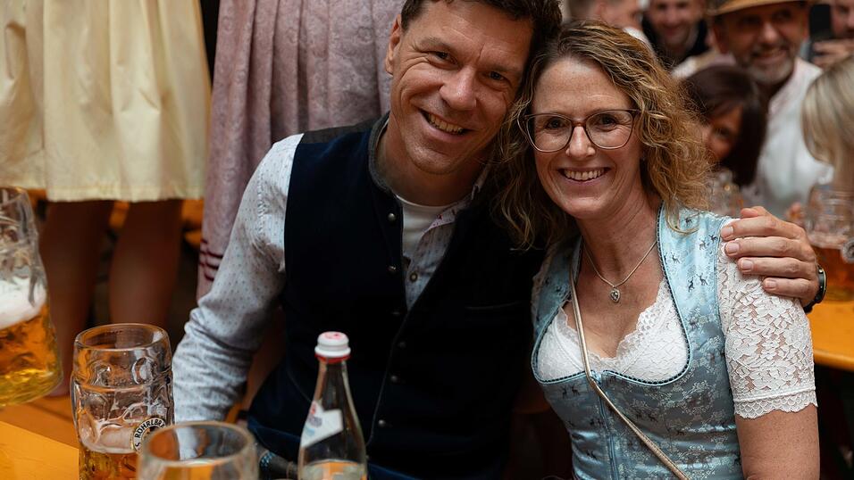 Die Partybilder vom Freitag, 7. August, aus dem Festzelt Weckmann. Die Partybilder vom Freitag, 7. August, aus dem Festzelt Weckmann.
