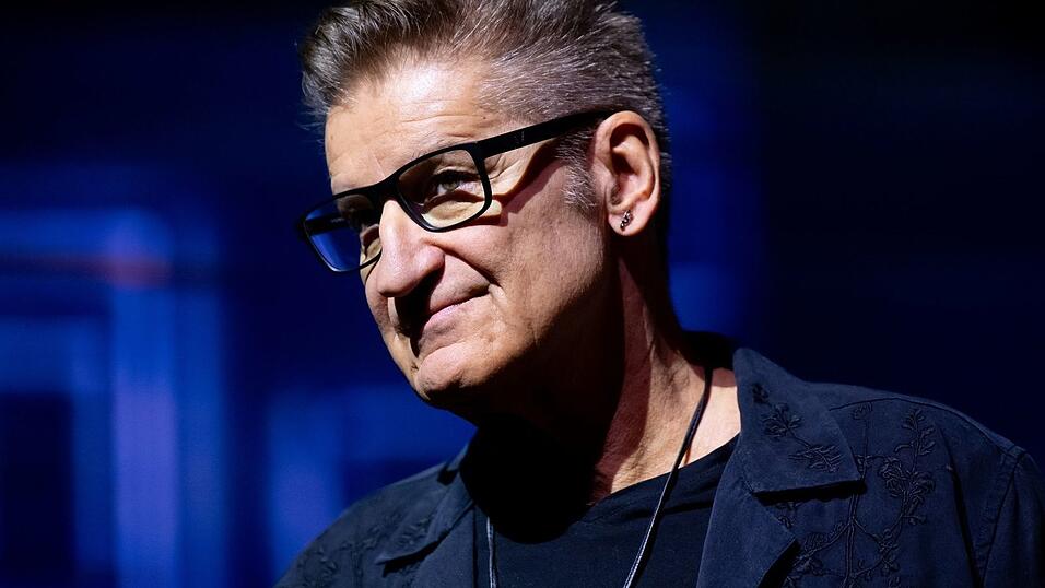 Frontmann Hartmut Engler war bei der Premiere dabei.