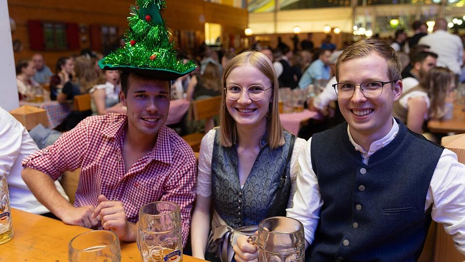 Die Partybilder vom Samstag, 8. August, aus dem Festzelt Reisinger. Die Partybilder vom Samstag, 8. August, aus dem Festzelt Reisinger.