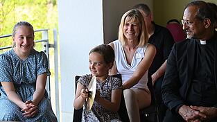 Johanna Hendlmeier ließ mit zwei mittelgroßen Becken das pfingstliche 'Sturmesbrausen' hörbar werden. Johanna Hendlmeier ließ mit zwei mittelgroßen Becken das pfingstliche 'Sturmesbrausen' hörbar werden.