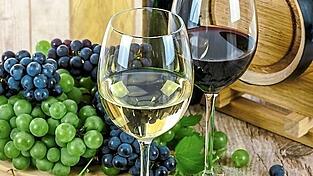 In den vergangenen zehn Jahren wurden in Deutschland im Schnitt pro Jahr 8,9 Millionen Hektoliter Wein produziert. (Symboldbild)