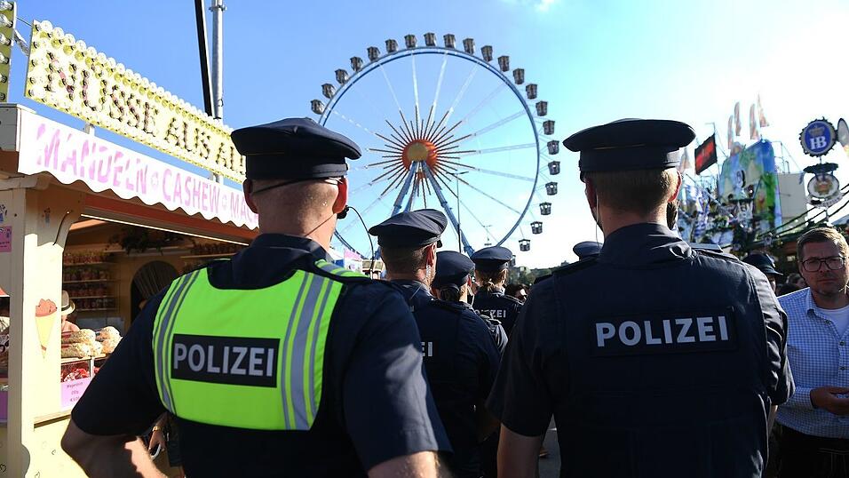 Das Quartett erwartet nun Anzeigen. (Symbolbild)