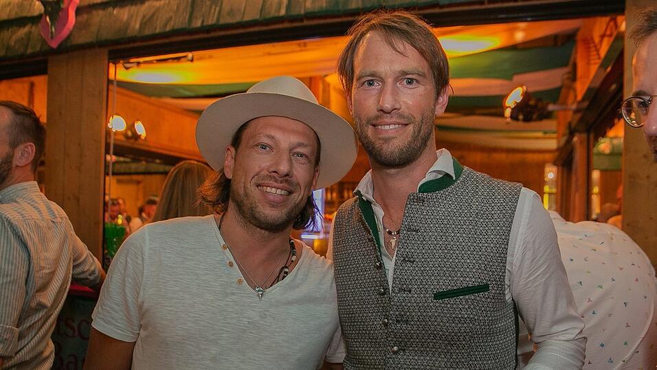 Am Dienstag spielte der Menzl im Festzelt Weckmann auf. Diese Blasmusikfreunde waren mit dabei.