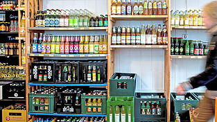 In zwei Münchner Supermärkten sind Getränkeflaschen mit tödlichem Gift aufgetaucht. Die Polizei ermittelt nun wegen versuchten Mordes. In zwei Münchner Supermärkten sind Getränkeflaschen mit tödlichem Gift aufgetaucht. Die Polizei ermittelt nun wegen versuchten Mordes.