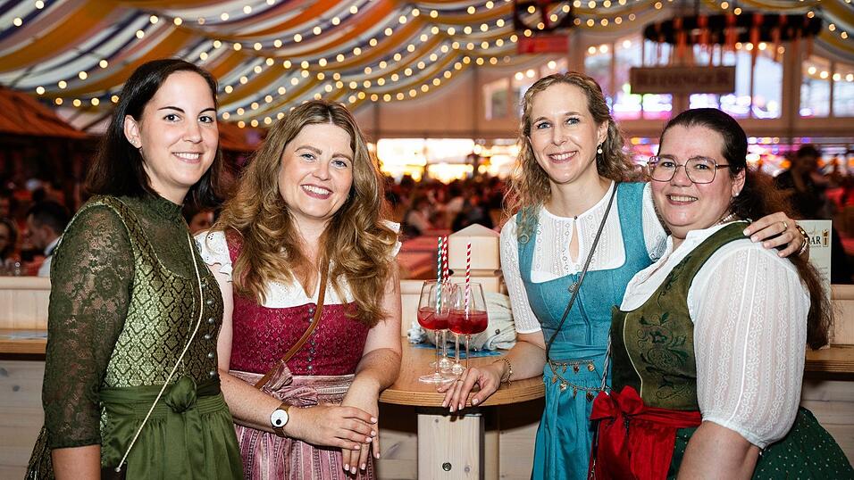 Die Partybilder vom Montag, 17. August, aus dem Festzelt Reisinger. Die Partybilder vom Montag, 17. August, aus dem Festzelt Reisinger.
