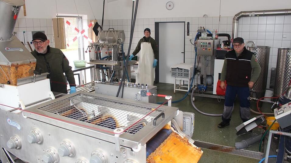 Weit über 900 Arbeitsstunden haben die Pressteams des OGV zusammen geleistet. Weit über 900 Arbeitsstunden haben die Pressteams des OGV zusammen geleistet.