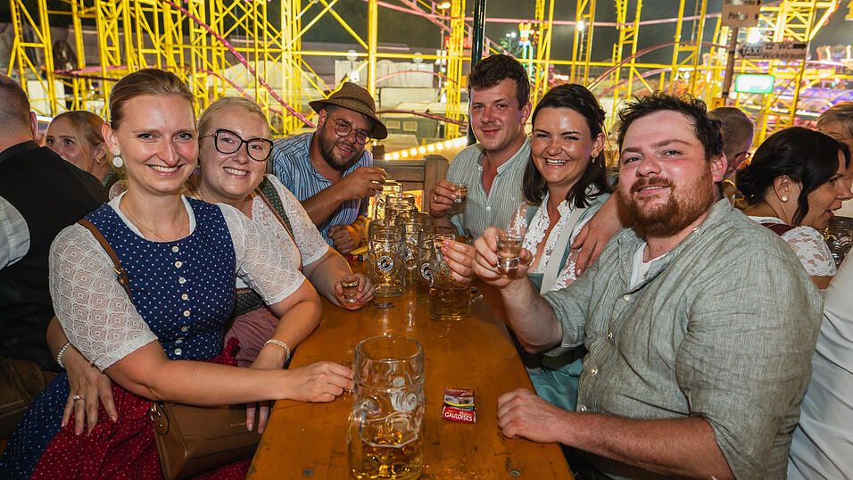 Die Partybilder vom Donnerstag, 15. August 2024, aus dem Festzelt Weckmann. Die Partybilder vom Donnerstag, 15. August 2024, aus dem Festzelt Weckmann.