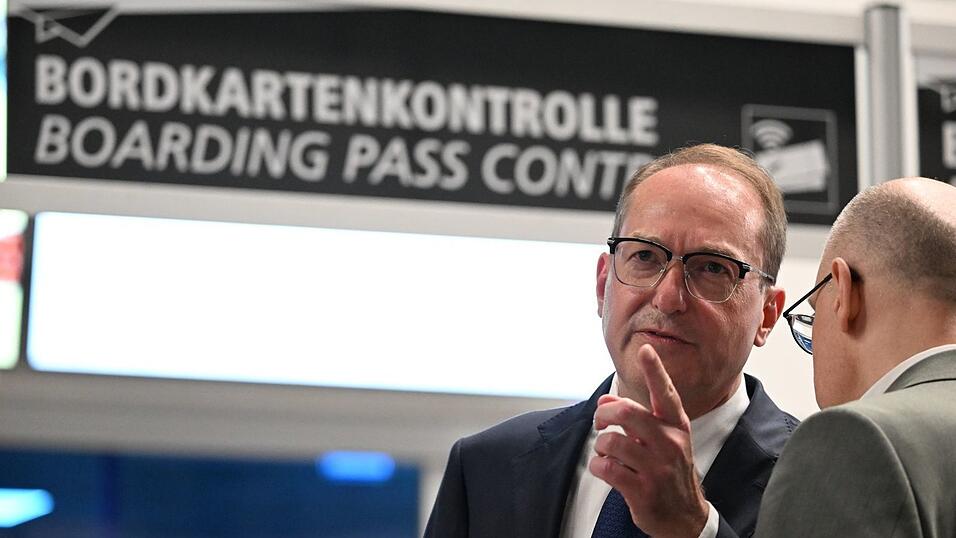 Der Bundesinnenminister spricht von einem «hybriden Anschlagsszenario». Der Bundesinnenminister spricht von einem «hybriden Anschlagsszenario».