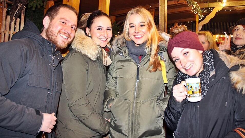 Am Donnerstagabend ist der Landshuter Christkindlmarkt eröffnet worden. Am Donnerstagabend ist der Landshuter Christkindlmarkt eröffnet worden.