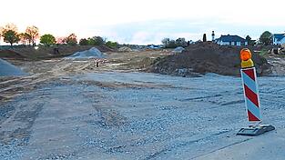 Die Erschlie&szlig;ung des Baugebiets Osterfeld in Geisling ist bereits angelaufen. Sie soll z&uuml;gig abgeschlossen werden.