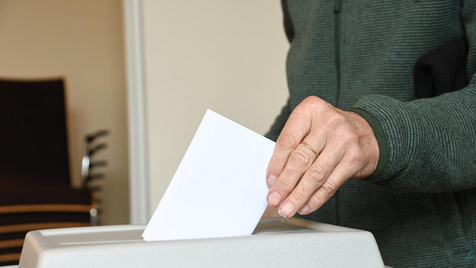 In fünf Gemeinden im Kreis Kelheim stehen 2026 Bürgermeisterwahlen an. Zwei haben sich entschieden, drei zögern noch – aus ganz unterschiedlichen Gründen. (Symbolbild) In fünf Gemeinden im Kreis Kelheim stehen 2026 Bürgermeisterwahlen an. Zwei haben sich entschieden, drei zögern noch – aus ganz unterschiedlichen Gründen. (Symbolbild)