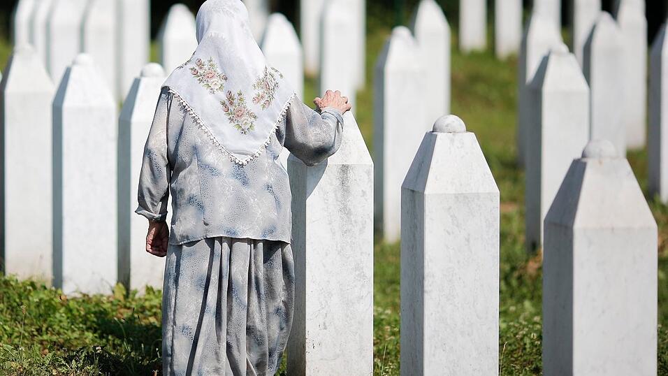 1995 ereignete sich in Sreberenica eines der schlimmsten Kriegsverbrechen in Europa seit dem Zweiten Weltkrieg. Aigner will hier einen Kranz zum Gedenken an die mehr als 8.000 Opfer niederlegen. (Archivbild)