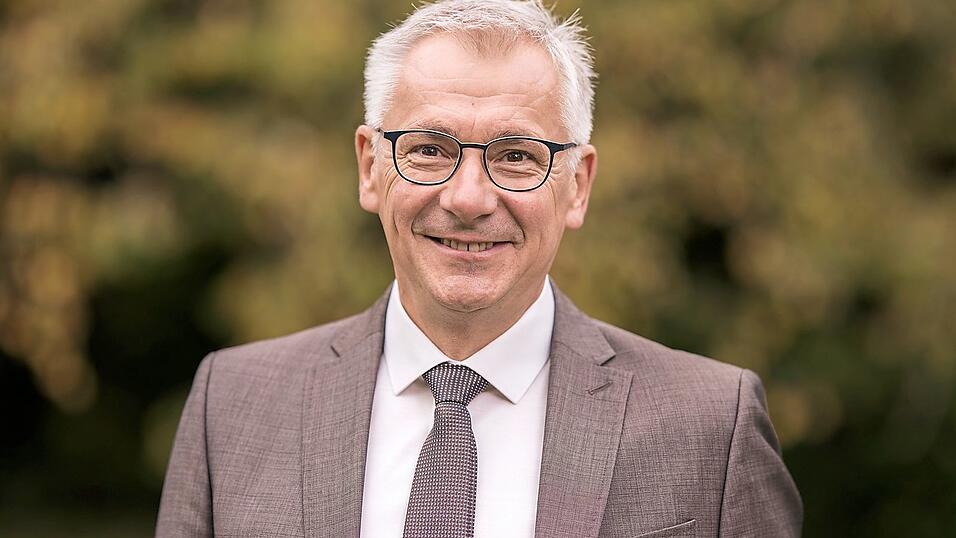 Landrat Werner Bumeder blickt optimistisch in die Zukunft. Landrat Werner Bumeder blickt optimistisch in die Zukunft.