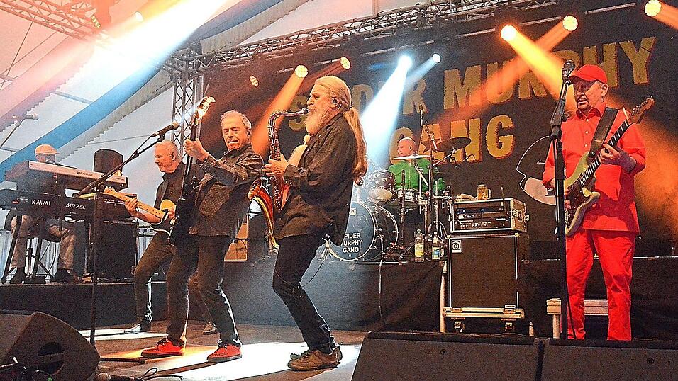 Am Donnerstag sorgte die Spider Murphy Gang f&uuml;r Hochstimmung im Festzelt.