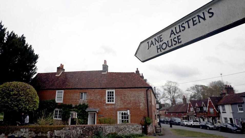 Chawton House mit seinem weitläufigen Park steht heute Besucherinnen und Besuchern offen, die auf Jane Austens Spuren wandeln wollen. (Archivbild) Chawton House mit seinem weitläufigen Park steht heute Besucherinnen und Besuchern offen, die auf Jane Austens Spuren wandeln wollen. (Archivbild)