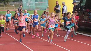 Auf geht's zum 39. Gäubodenvolksfest-Lauf des FTSV, der heuer als Spendenlauf für die Integrative Onkologie am Klinikum St. Elisabeth durchgeführt wird und viele Familien zum Sporteln animieren will.