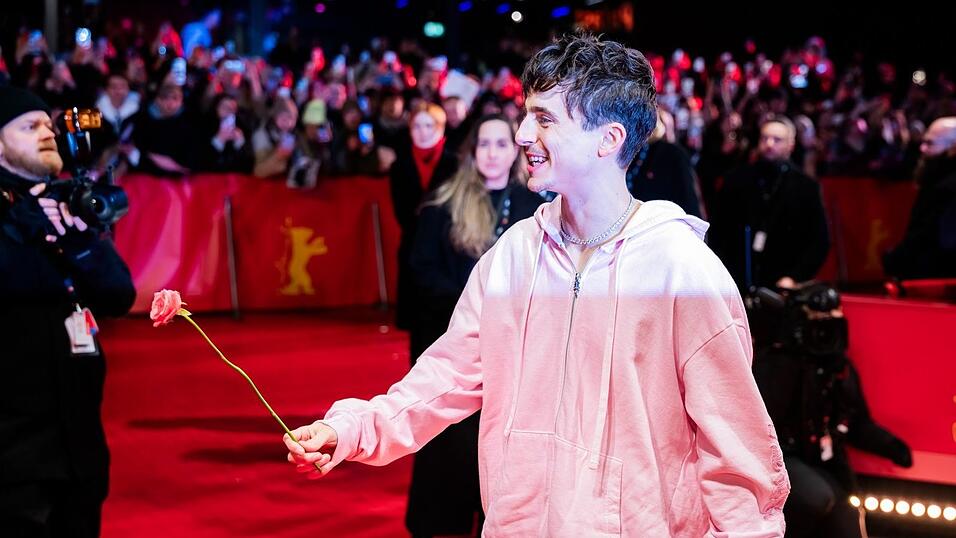 Chalamet kam am Valentinstag - und bekam ein passendes Geschenk.