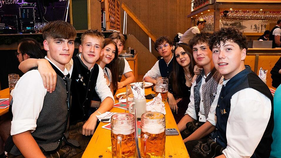 Die Partybilder vom Freitag, 14. August, aus dem Festzelt Krönner. Die Partybilder vom Freitag, 14. August, aus dem Festzelt Krönner.