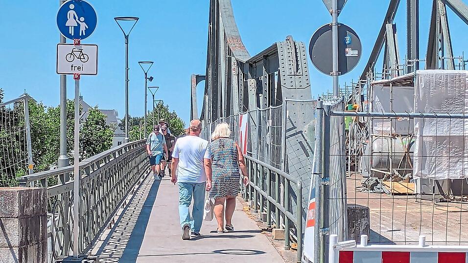 Für Fußgänger und Radfahrer endet am Sonntag die Übergangslösung an der Landauer Isarbrücke Für Fußgänger und Radfahrer endet am Sonntag die Übergangslösung an der Landauer Isarbrücke