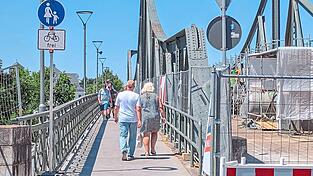Für Fußgänger und Radfahrer endet am Sonntag die Übergangslösung an der Landauer Isarbrücke