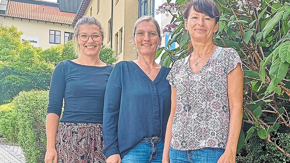 Mitarbeiterin Tina Staudner, Chefin Marion Pscheidt und Erika Duschner, Kursleiterin f&uuml;r Yoga f&uuml;r Kinder, Erwachsene und Schwangere (von links).