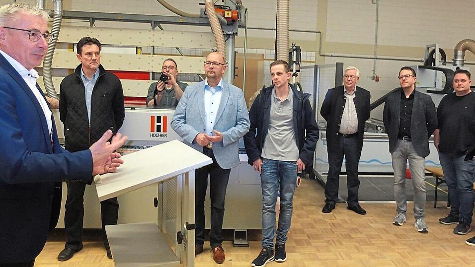 Landrat Werner Bumeder: 'Das Geld für die Berufsschule ist gut angelegt.' Landrat Werner Bumeder: 'Das Geld für die Berufsschule ist gut angelegt.'