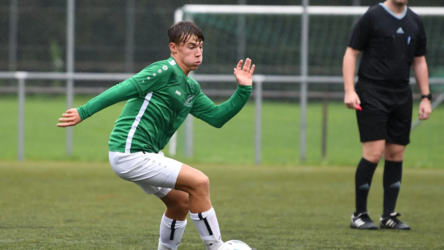 Andreas Berger, hier im Trikot der SpVgg GW Deggendorf, hat eine schwere Entscheidung treffen müssen. Denn seinem großen Hobby, dem Fußballspielen, muss er für den Rest seines Lebens den Rücken zukehren.