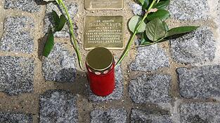 Ein Stolperstein erinnert nun in der Haaggasse auch an den Schlosser Johann Sauer.
