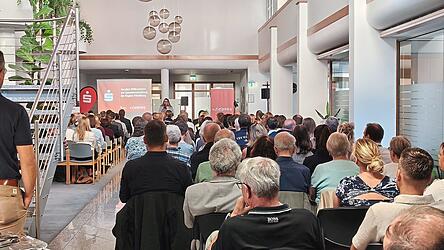 130 Vereinsvertreter kamen zur Spendenveranstaltung der Sparkasse.