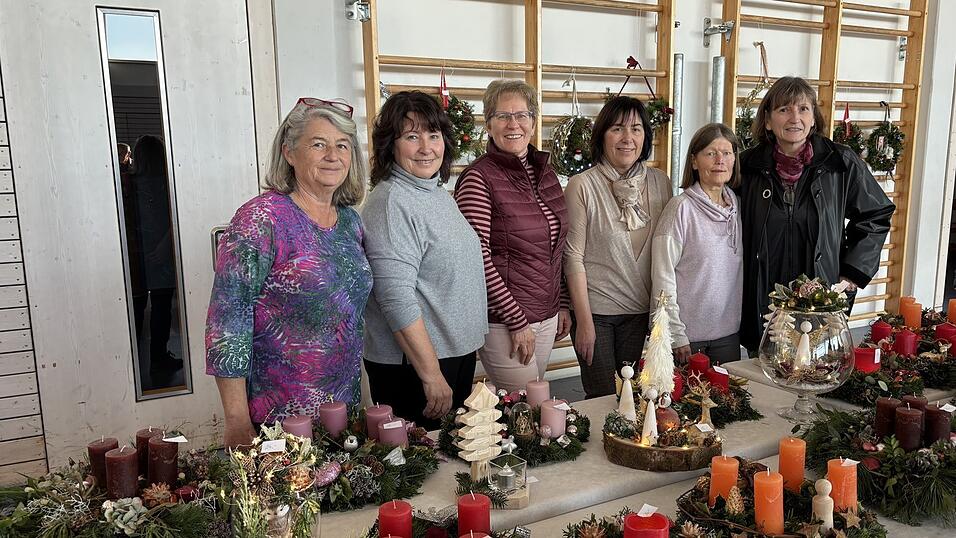 Unser Archivfoto zeigt das seit 2013 amtierende Vorstandsteam mit (v.l.) Christine Prediger, Christine Deutinger, Maria Wei&szlig;, Brigitte Beibl, Anneliese Braunwart und Magdalena Heilmeier beim Adventsbasar.
