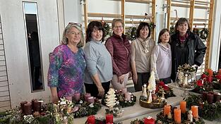 Unser Archivfoto zeigt das seit 2013 amtierende Vorstandsteam mit (v.l.) Christine Prediger, Christine Deutinger, Maria Weiß, Brigitte Beibl, Anneliese Braunwart und Magdalena Heilmeier beim Adventsbasar. Unser Archivfoto zeigt das seit 2013 amtierende Vorstandsteam mit (v.l.) Christine Prediger, Christine Deutinger, Maria Weiß, Brigitte Beibl, Anneliese Braunwart und Magdalena Heilmeier beim Adventsbasar.