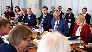 Die schwarz-rote Koalition r&uuml;stet sich f&uuml;r einen arbeitsreichen Herbst.
