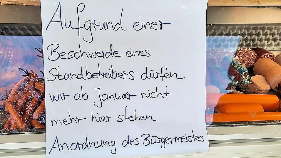 Diese Ankündigung löste am Mittwoch dieser Woche einen Sturm der Entrüstung auf dem Grünen Markt aus. Mittlerweile hat die Stadt ihre Entscheidung revidiert. Beide Metzger dürfen bleiben. Diese Ankündigung löste am Mittwoch dieser Woche einen Sturm der Entrüstung auf dem Grünen Markt aus. Mittlerweile hat die Stadt ihre Entscheidung revidiert. Beide Metzger dürfen bleiben.