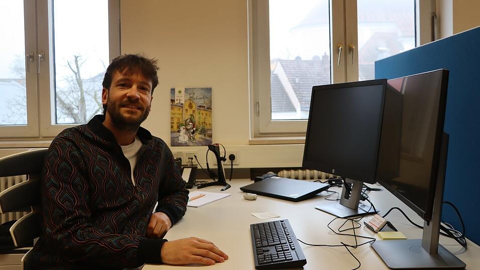 Michael Steinberger hat sich an seinem neuen Arbeitsplatz im Kulturamt schon eingelebt. Michael Steinberger hat sich an seinem neuen Arbeitsplatz im Kulturamt schon eingelebt.