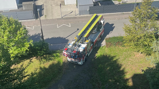 Die Feuerwehr rückte wegen angebranntem Essen aus. Die Feuerwehr rückte wegen angebranntem Essen aus.