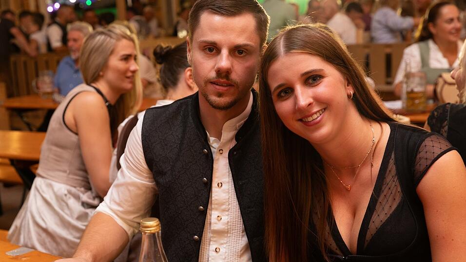 Die Partybilder vom Dienstag, 11. August, aus dem Festzelt Greindl. Die Partybilder vom Dienstag, 11. August, aus dem Festzelt Greindl.