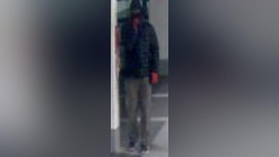 Einer der andere Täter trug rote Arbeitshandschuhe. (Archivbild) Einer der andere Täter trug rote Arbeitshandschuhe. (Archivbild)