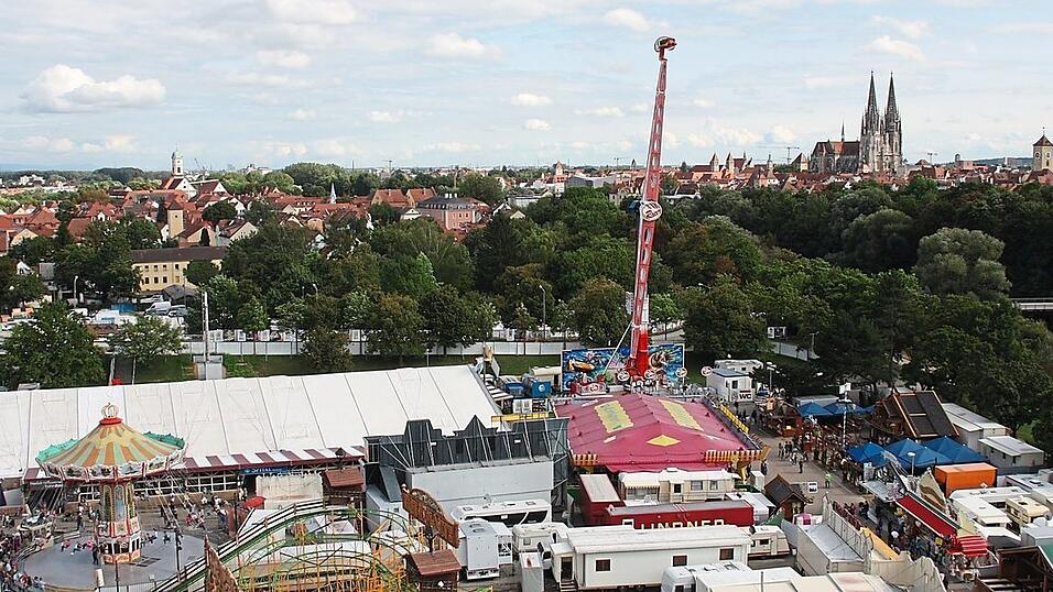 Von 25. August bis 10. September findet die Herbstdult statt - mit vielen alten und neuen Fahrgesch&auml;ften und Attraktionen.