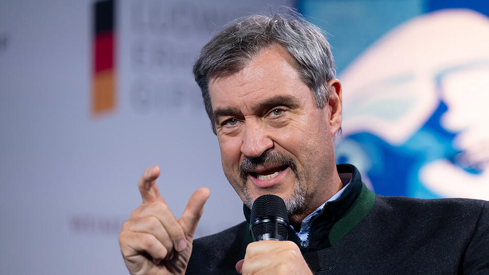 Die Staatsregierung will die Signale für Rüstungswirtschaft und Bundeswehr in jeder Hinsicht auf grün stellen, kündigte Söder nach dem 'Gipfel' in seiner Staatskanzlei an. Die Staatsregierung will die Signale für Rüstungswirtschaft und Bundeswehr in jeder Hinsicht auf grün stellen, kündigte Söder nach dem 'Gipfel' in seiner Staatskanzlei an.