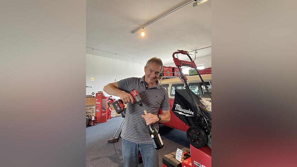 In seinem Laden in Passau verbindet Bernhard Wenzke seine Leidenschaften für Handwerk und Wein. In seinem Laden in Passau verbindet Bernhard Wenzke seine Leidenschaften für Handwerk und Wein.