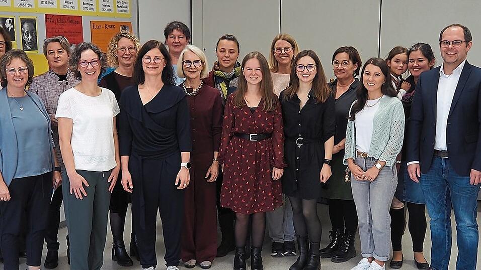 Rektorin Sandra Schütz hat ein starkes Lehrerteam zur Seite.