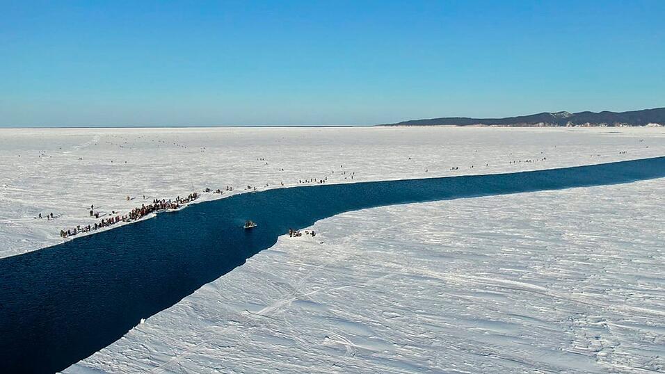 Immer wieder kommt es in Russland zu Zwischenfällen beim beliebten Eisfischen. (Illustration) Immer wieder kommt es in Russland zu Zwischenfällen beim beliebten Eisfischen. (Illustration)