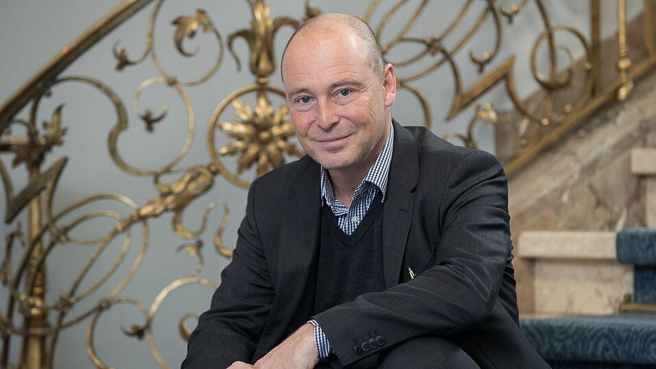 Jens-Daniel Herzog bleibt f&uuml;r f&uuml;nf weitere Jahre Intendant an Bayerns gr&ouml;&szlig;tem Mehrspartenhaus. (Archivbild)