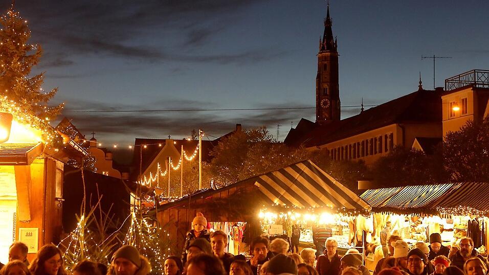 Am Donnerstagabend wurde der 40. Landshuter Christkindlmarkt er&ouml;ffnet.