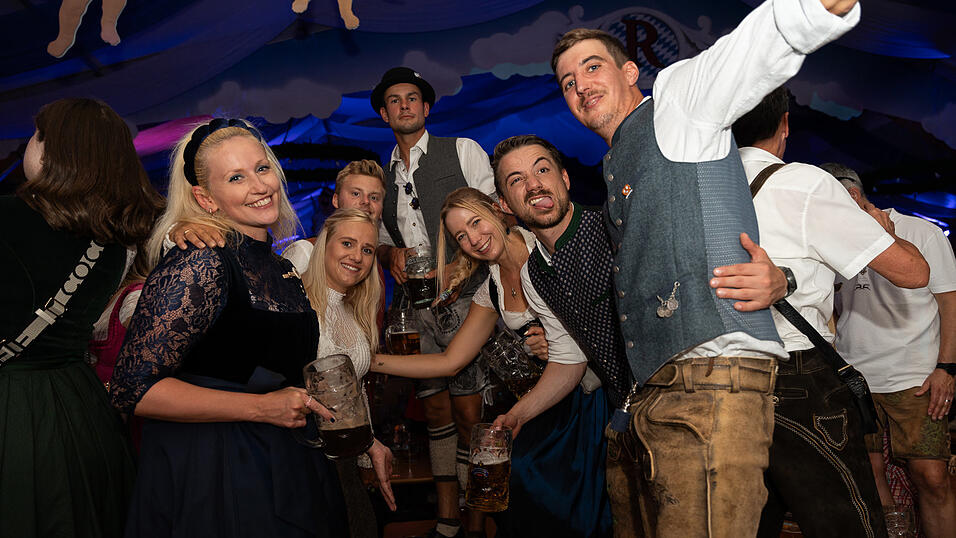 Die Partybilder vom Freitag, 11. August 2023, aus dem Festzelt Reisinger. Die Partybilder vom Freitag, 11. August 2023, aus dem Festzelt Reisinger.