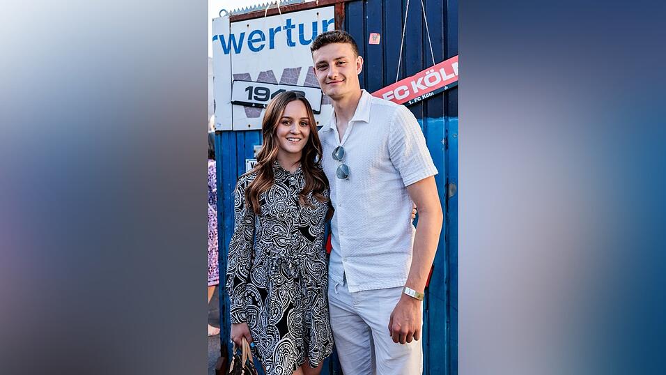 Frisch verlobt: Eric Martel mit seiner Caro. Frisch verlobt: Eric Martel mit seiner Caro.