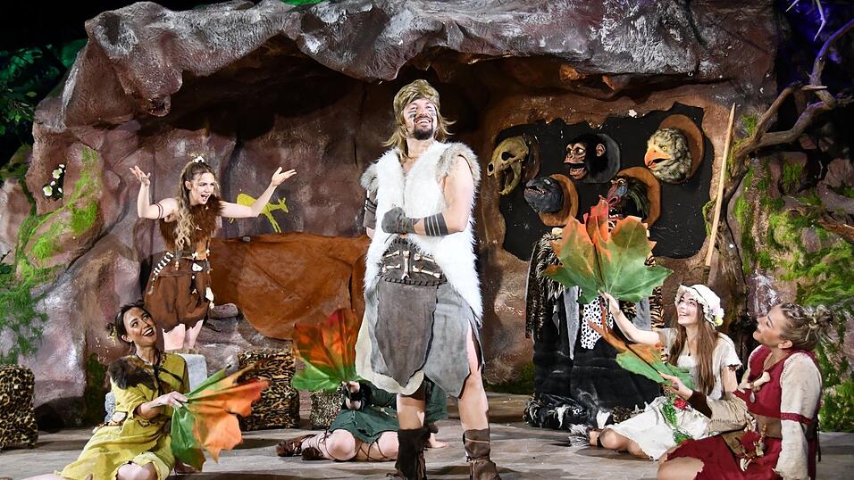 Eine Szene aus dem Musical bei der Waffenkunde. Eine Szene aus dem Musical bei der Waffenkunde.