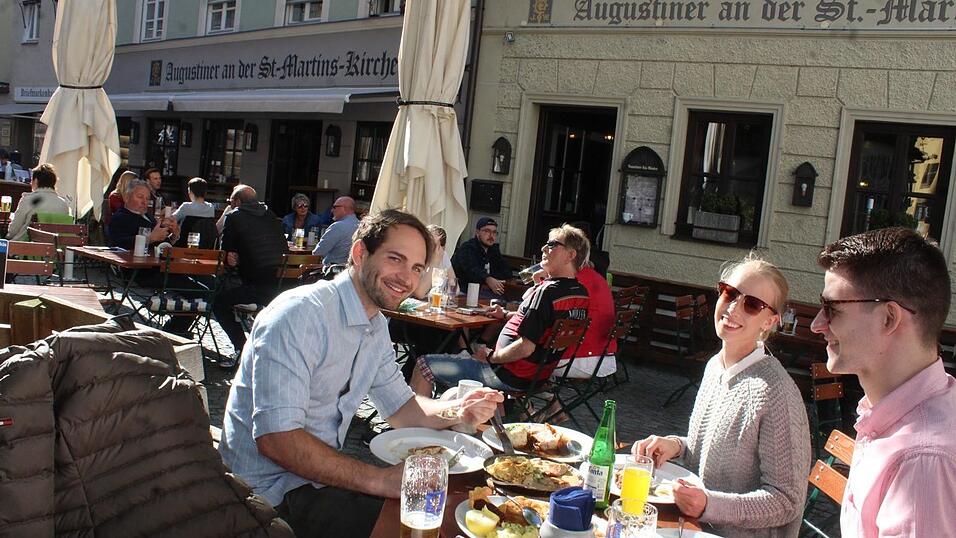 Die Landshuter genießen die neuen Freiheiten und das gute Wetter. Die Landshuter genießen die neuen Freiheiten und das gute Wetter.