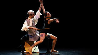 Das Cellospiel von der Danc-Company des Theaterhauses Stuttgart.